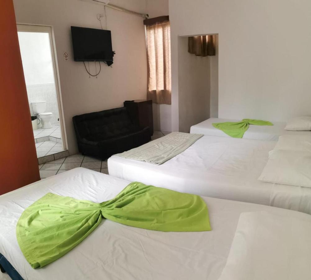 Hostal Tah Itza Flores Esterno foto